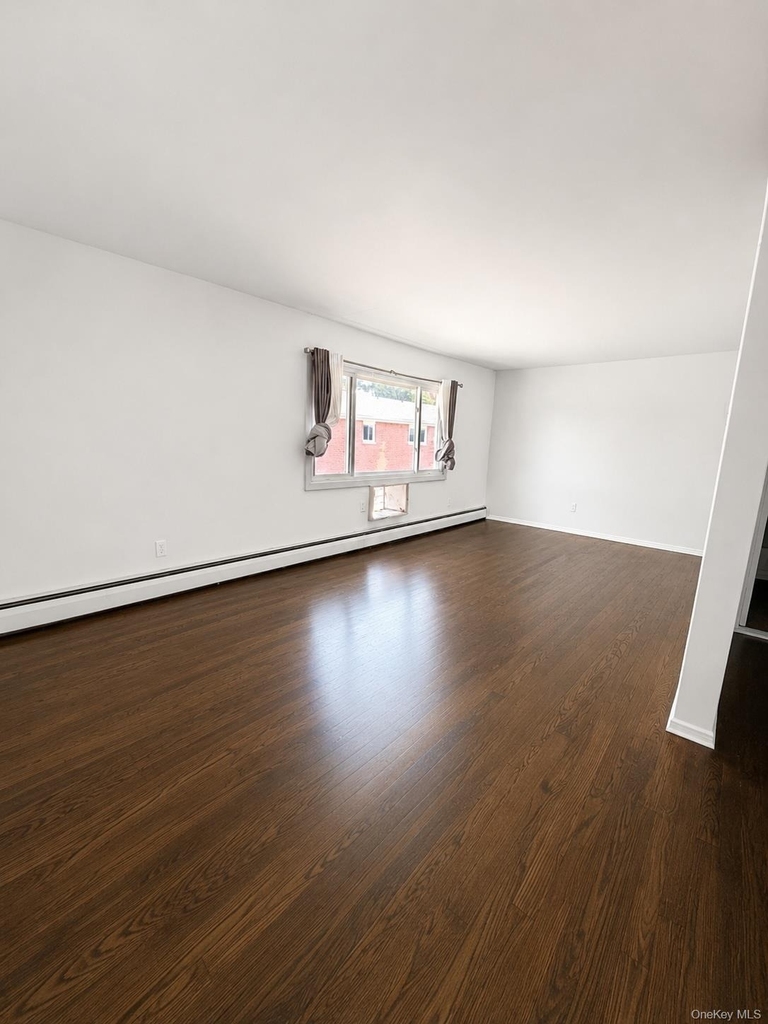 633 Wellwood Avenue - Photo 1