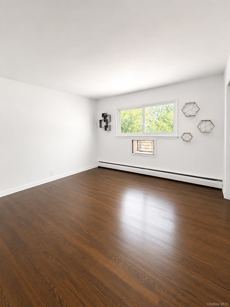 633 Wellwood Avenue - Photo 2