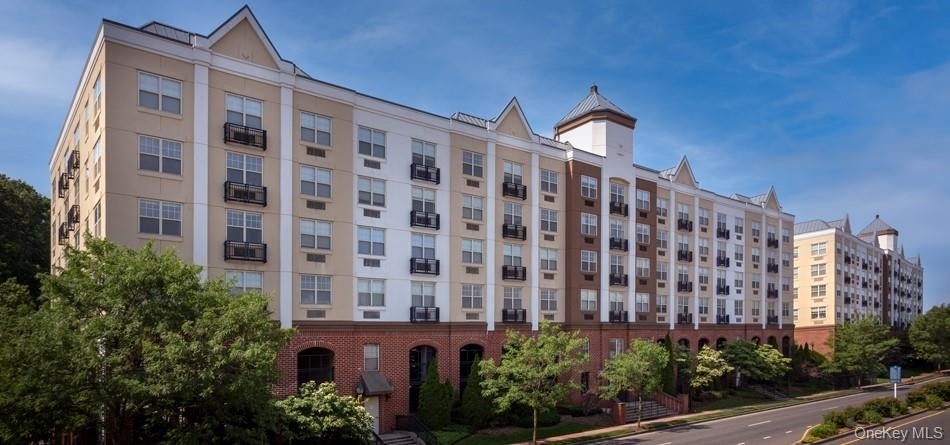 1100 Avalon - Photo 0