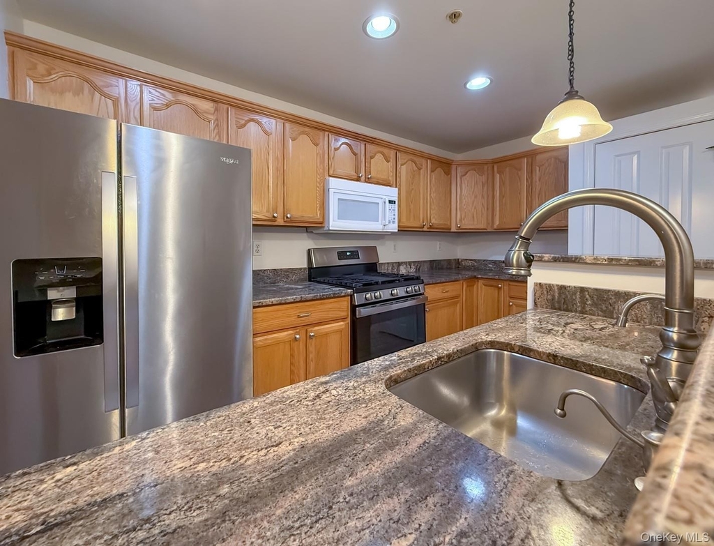 212 Viewpoint Terrace - Photo 2