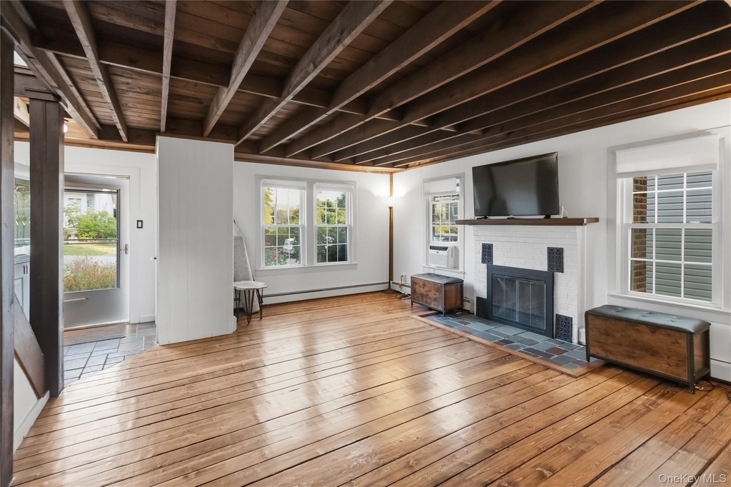 11 Bay Street - Photo 1