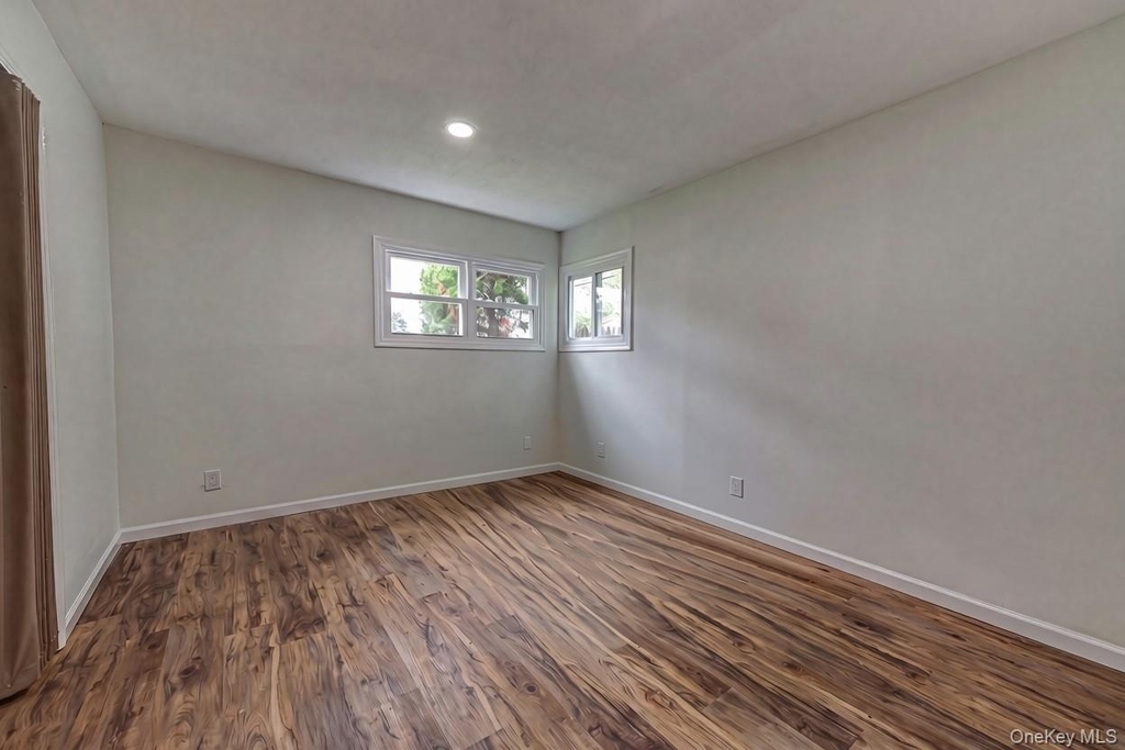 2528 Marshall Avenue - Photo 10