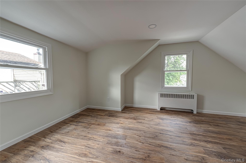 2528 Marshall Avenue - Photo 3