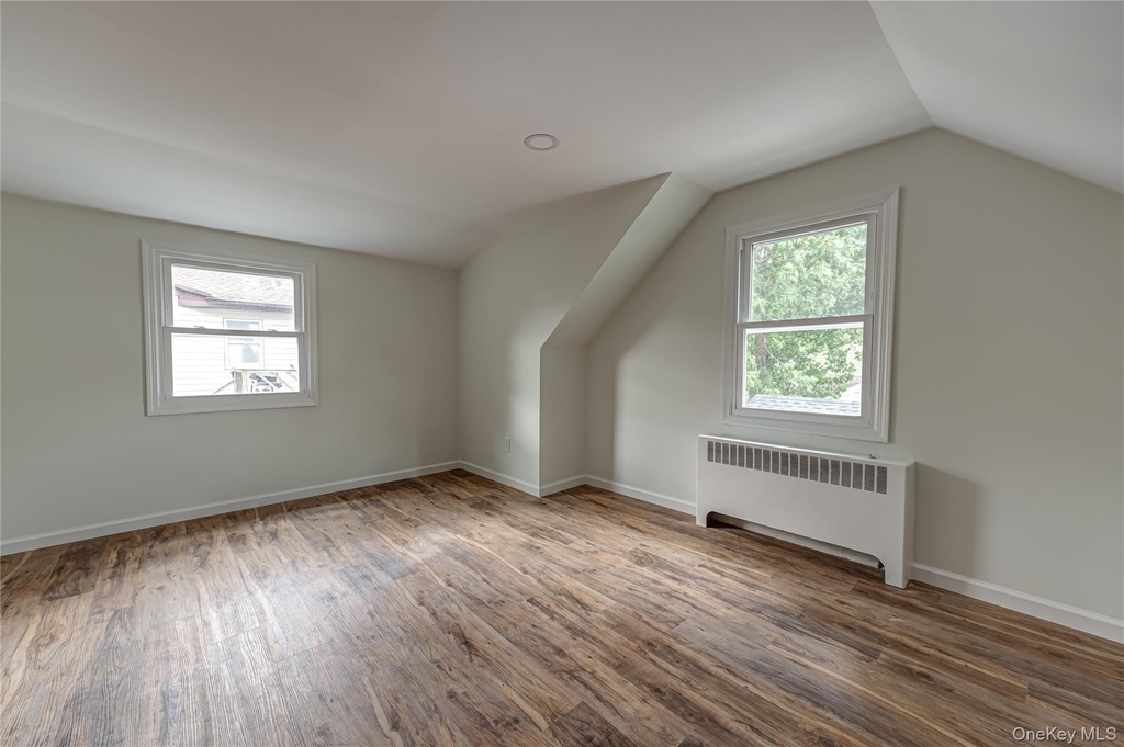 2528 Marshall Avenue - Photo 4