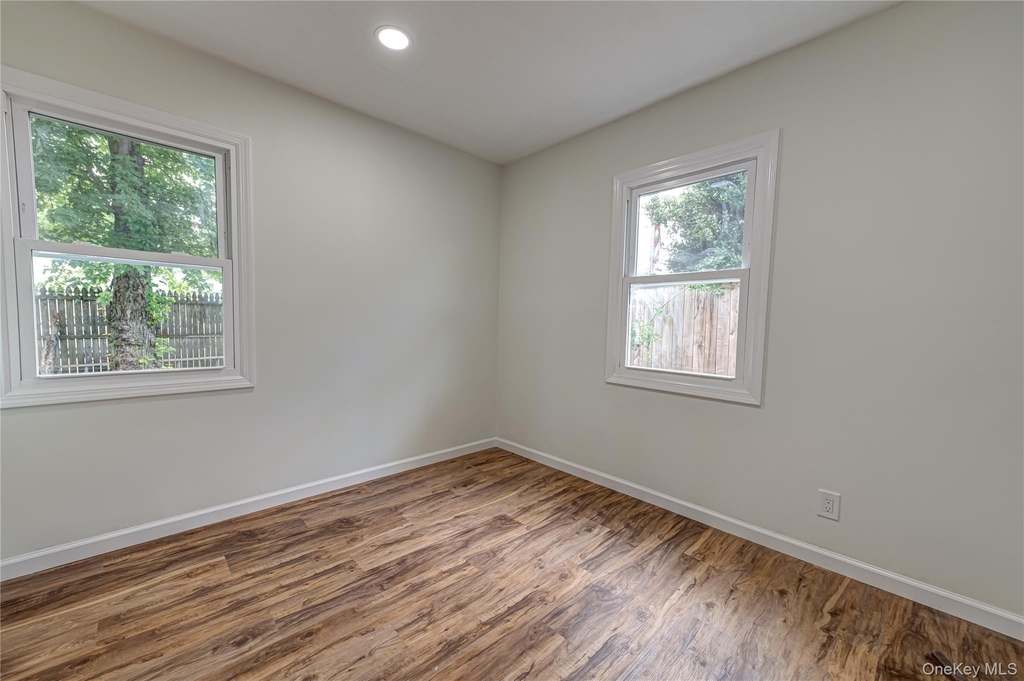 2528 Marshall Avenue - Photo 2