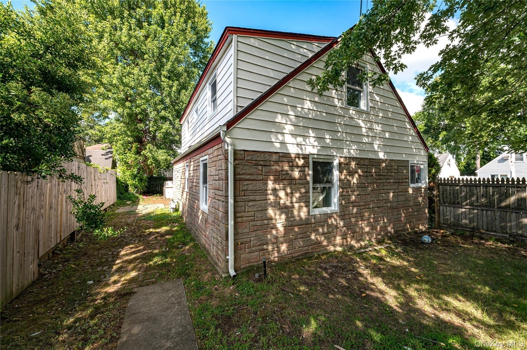 2528 Marshall Avenue - Photo 13