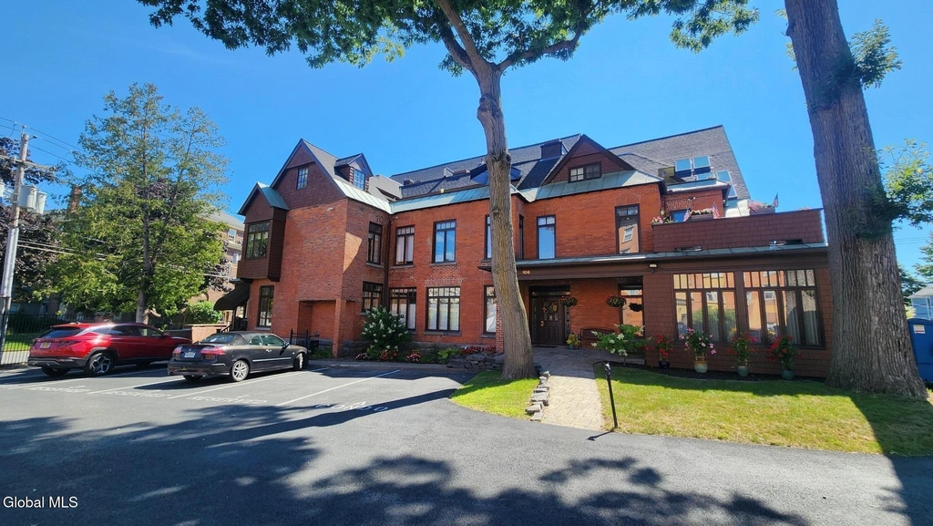 106 Spring Street - Photo 0