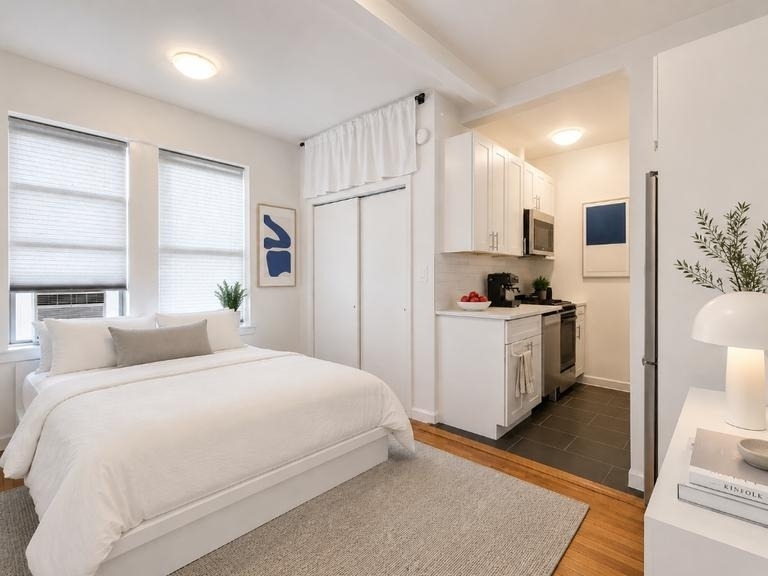 205 W 88th Street - Photo 0