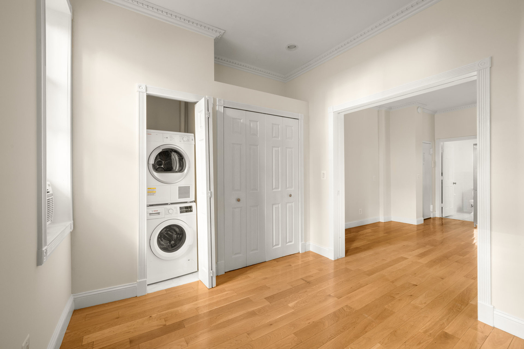 245 Mulberry Street - Photo 2