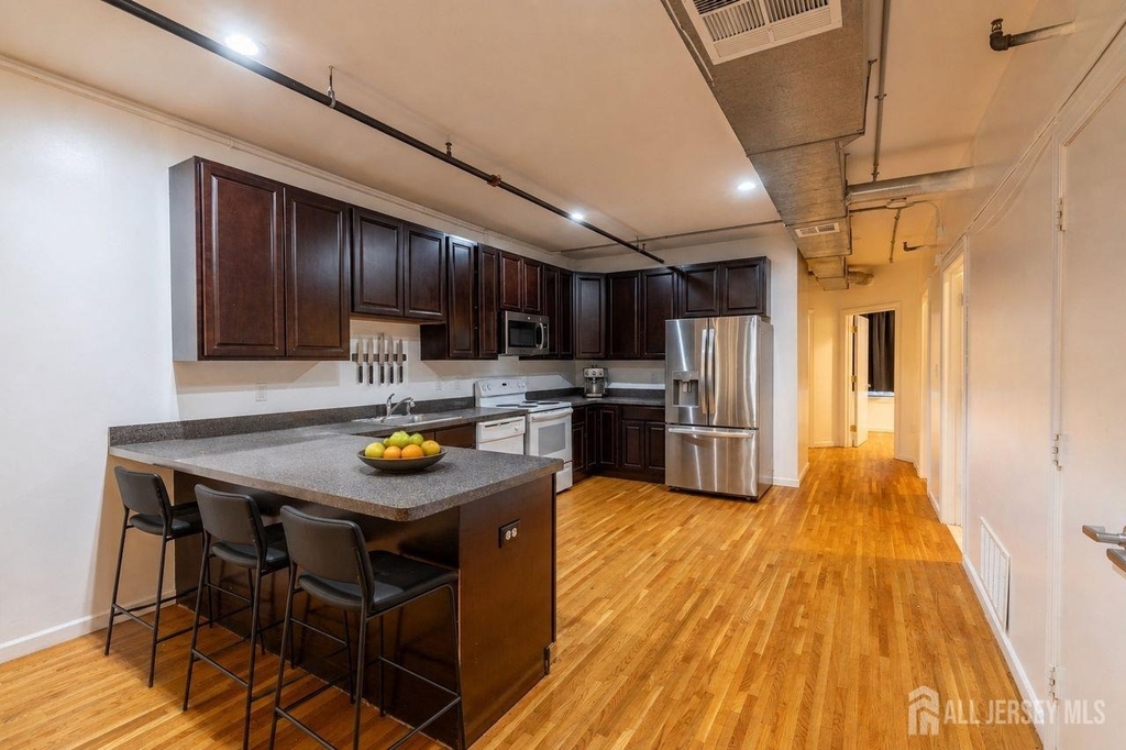 378 George Street - Photo 3
