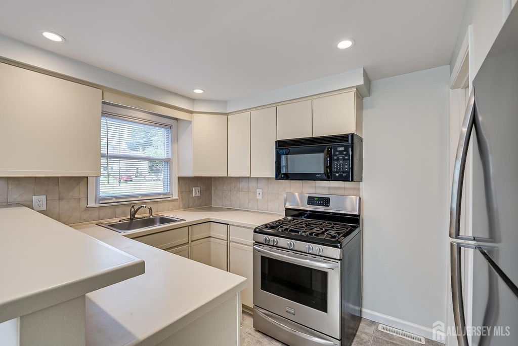 183 High Street - Photo 16