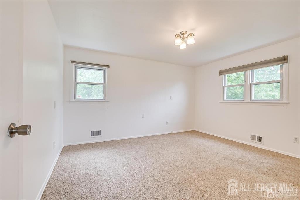 559 Wood Avenue - Photo 15