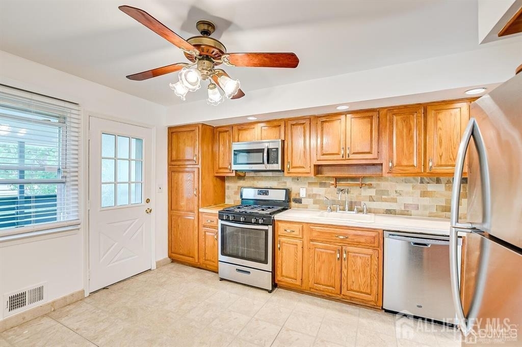 559 Wood Avenue - Photo 11