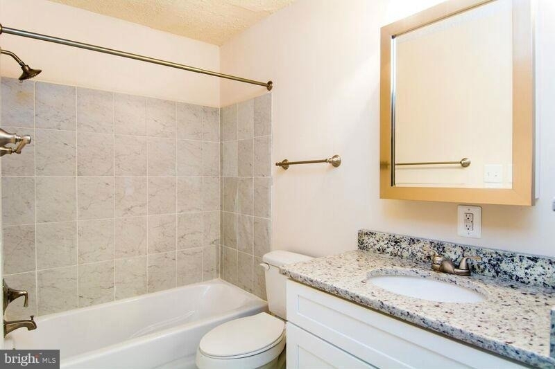 1704 Roberts Street - Photo 2