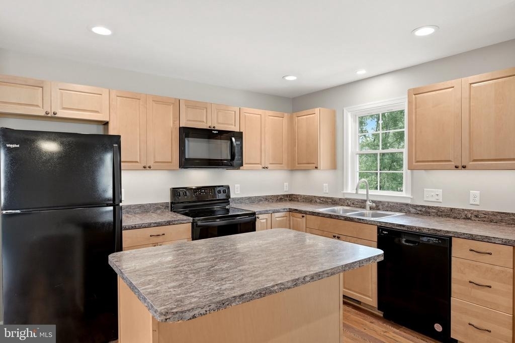 640 Jenkins - Photo 11