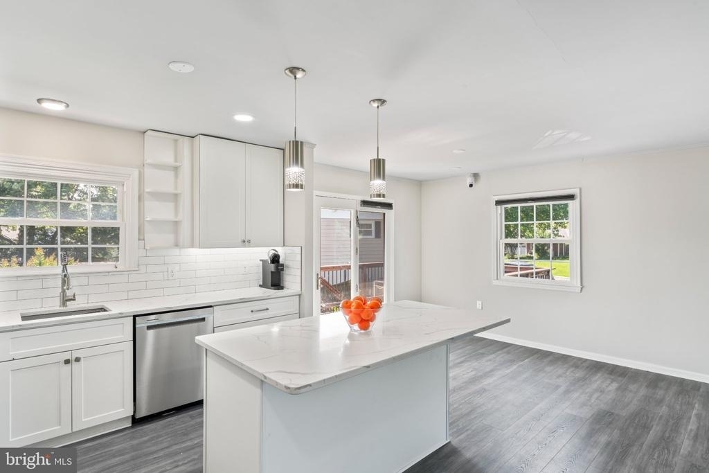 101 Williamsburg Road - Photo 2
