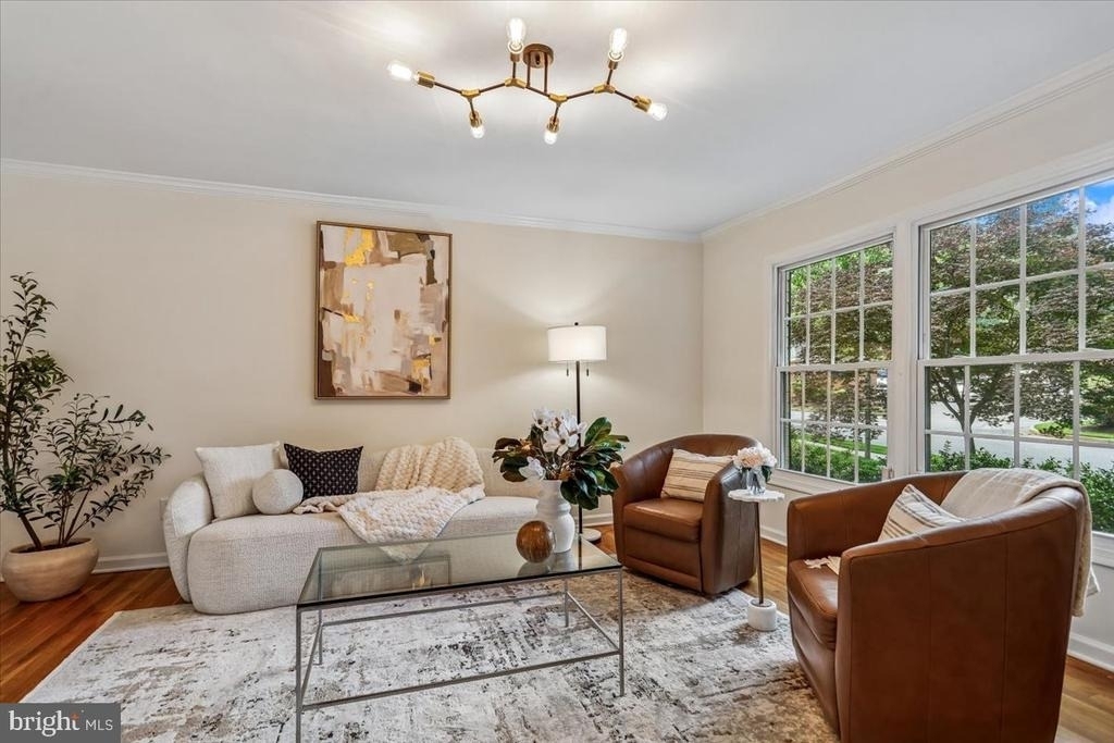 1851 Wainwright Drive - Photo 4