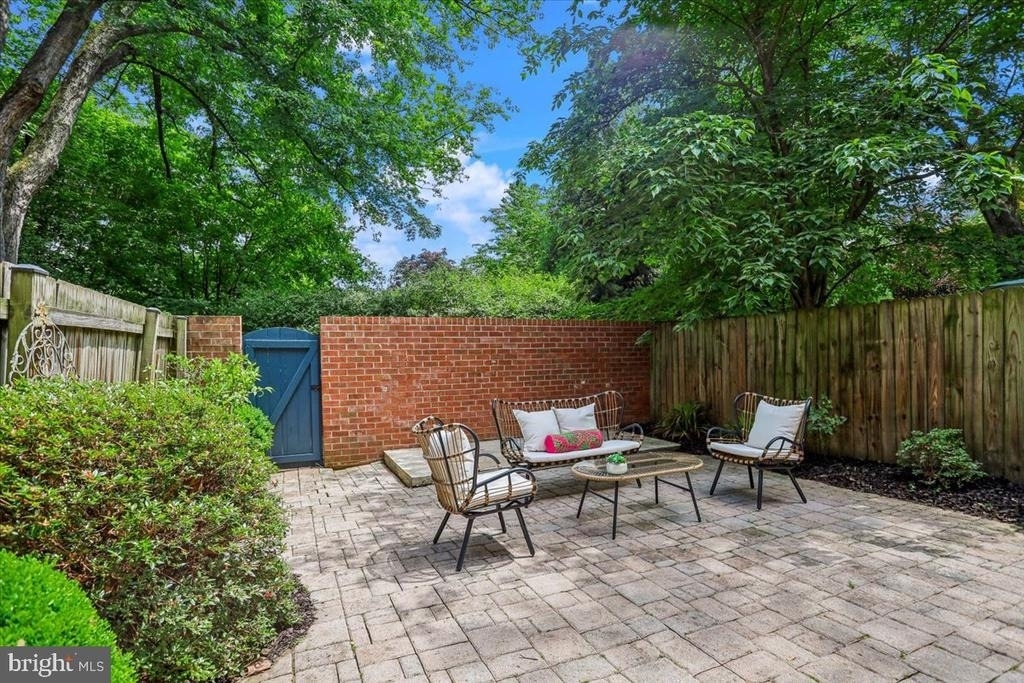 1851 Wainwright Drive - Photo 32