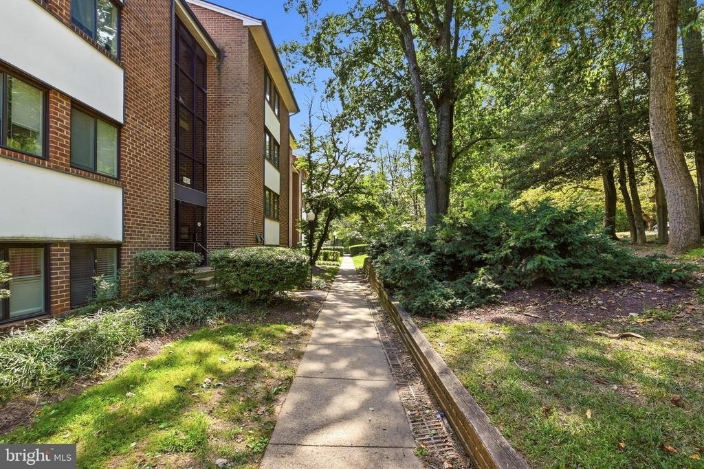 1405 Northgate Square - Photo 1