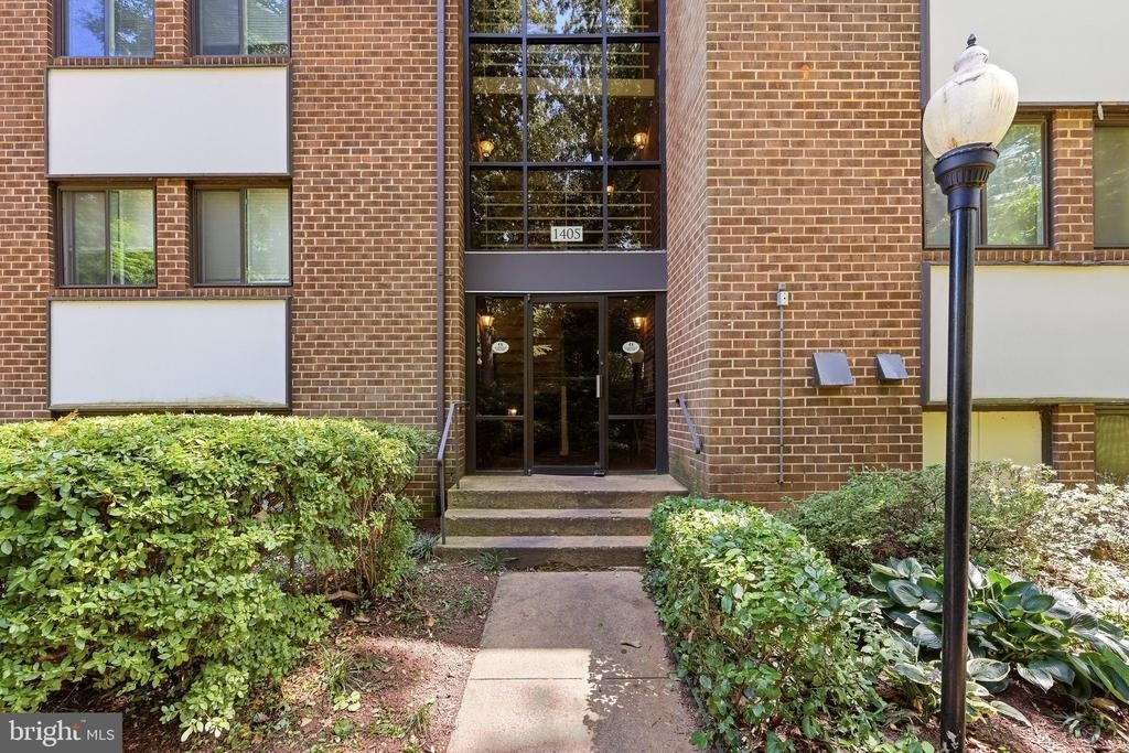 1405 Northgate Square - Photo 2