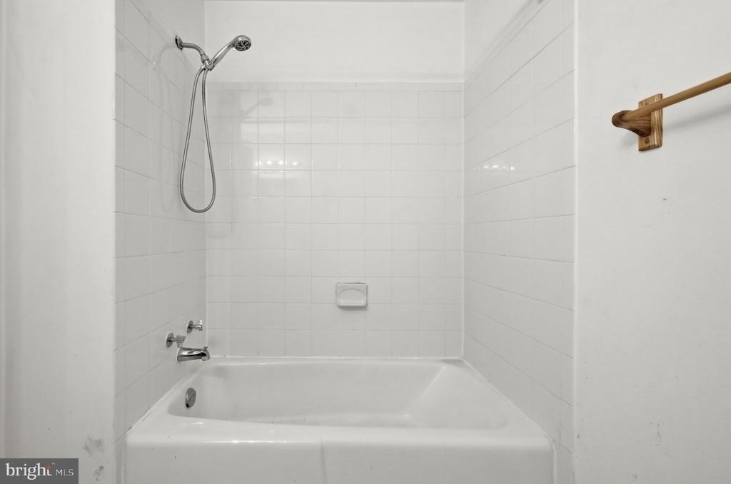 1405 Northgate Square - Photo 17