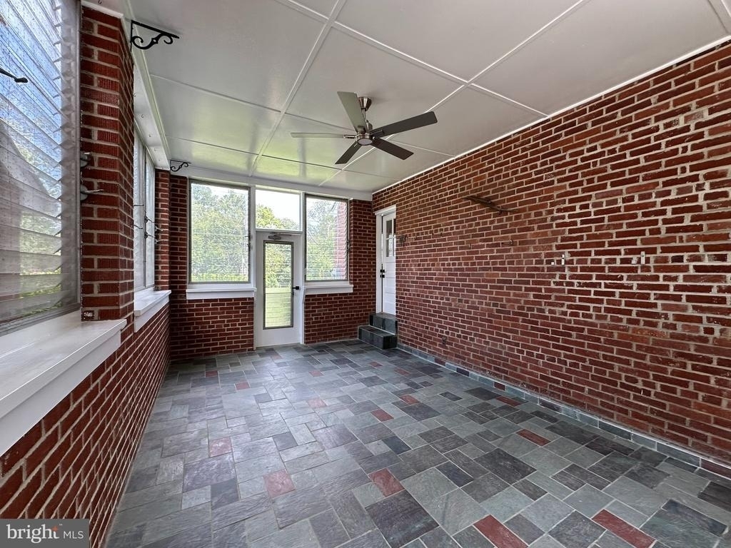 3000 James Street - Photo 12
