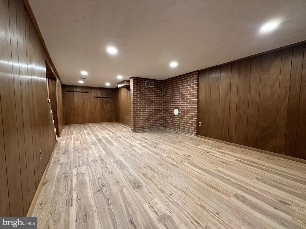 3000 James Street - Photo 16