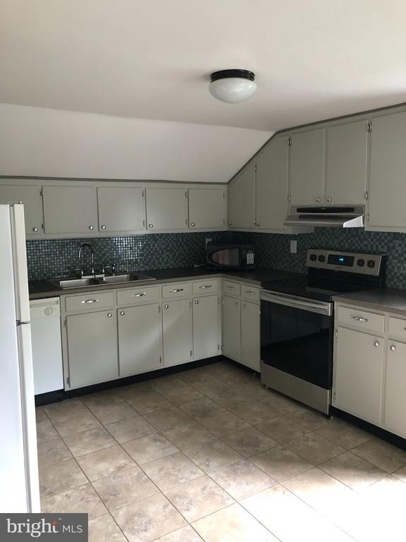 185 Main Street - Photo 1