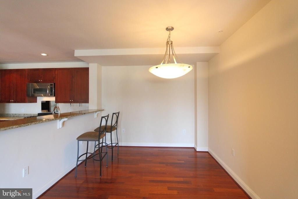 513 W Broad Street - Photo 7