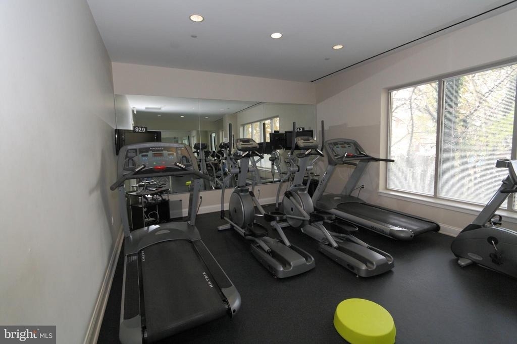 513 W Broad Street - Photo 26