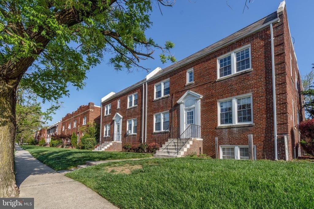 426 E Glendale Avenue - Photo 0