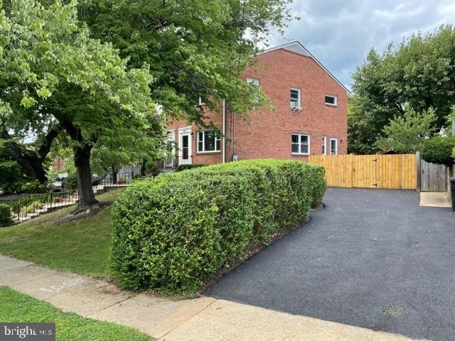 4221 Vermont Avenue - Photo 2