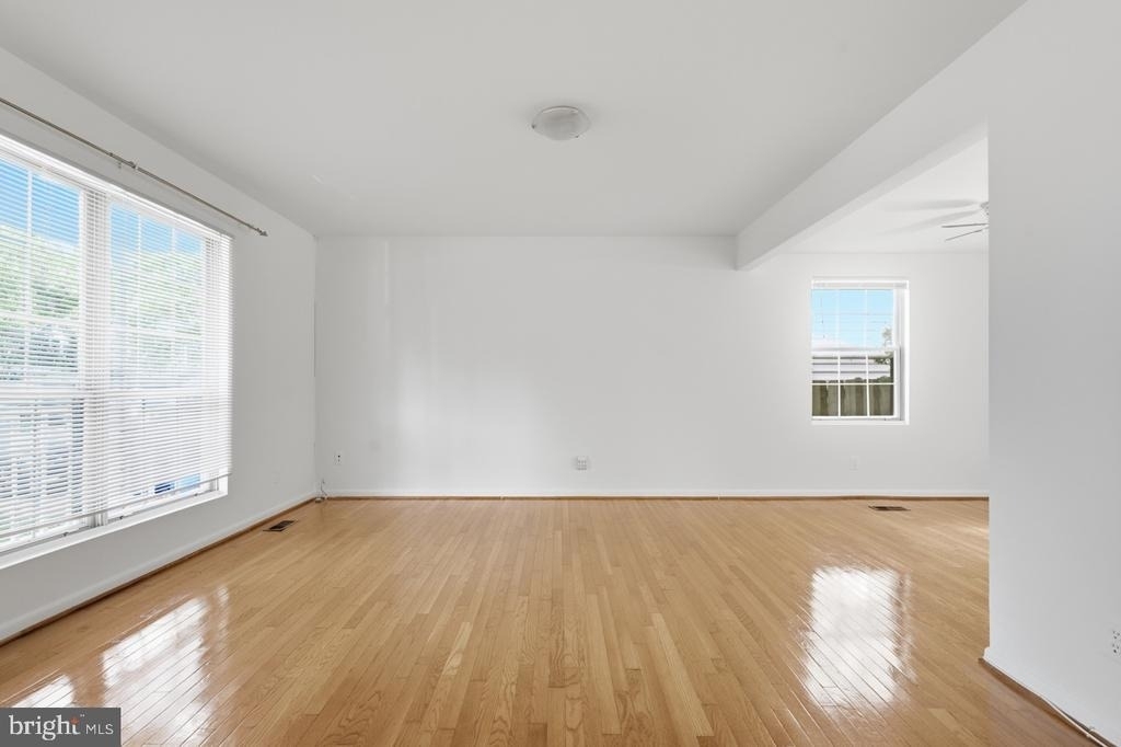 5616 8th Street N - Photo 7