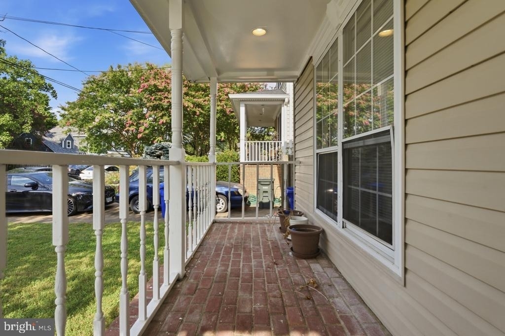 5616 8th Street N - Photo 4