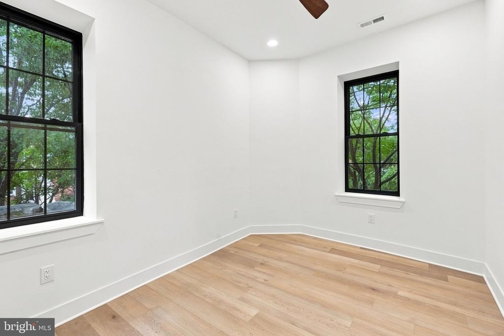 3206 W Dauphin Street - Photo 12