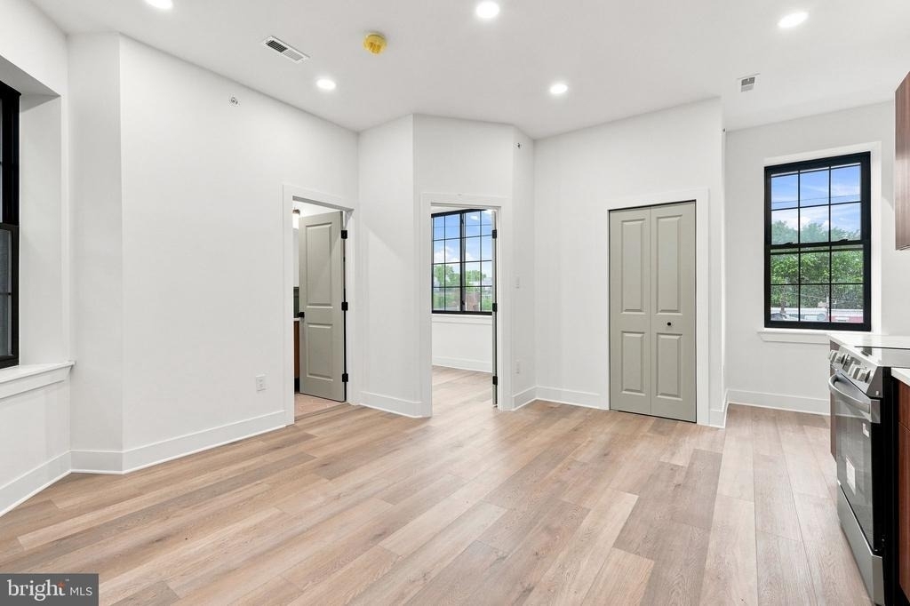 3206 W Dauphin Street - Photo 9