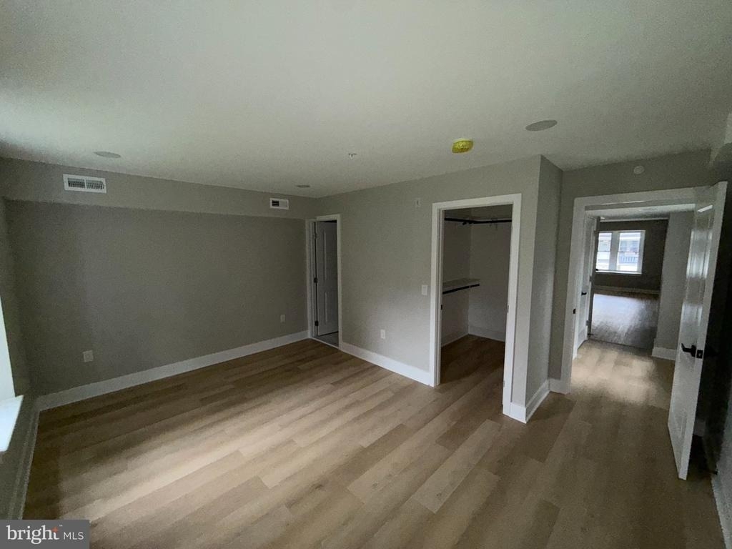 1201 Lindley Avenue - Photo 3