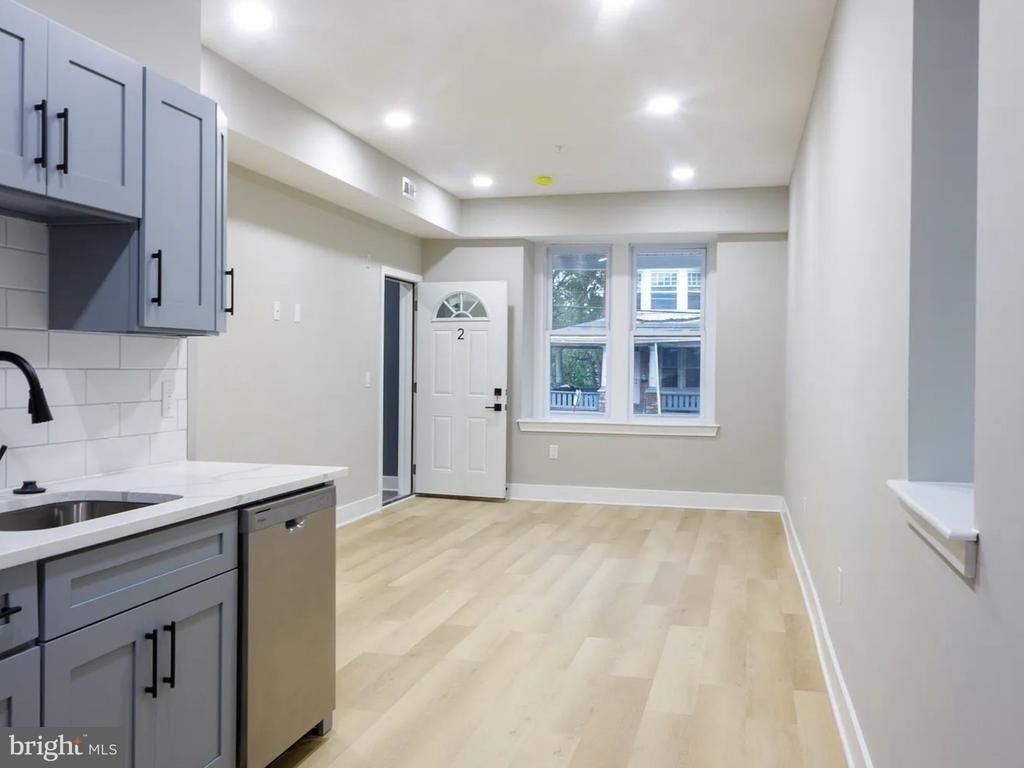 1201 Lindley Avenue - Photo 9