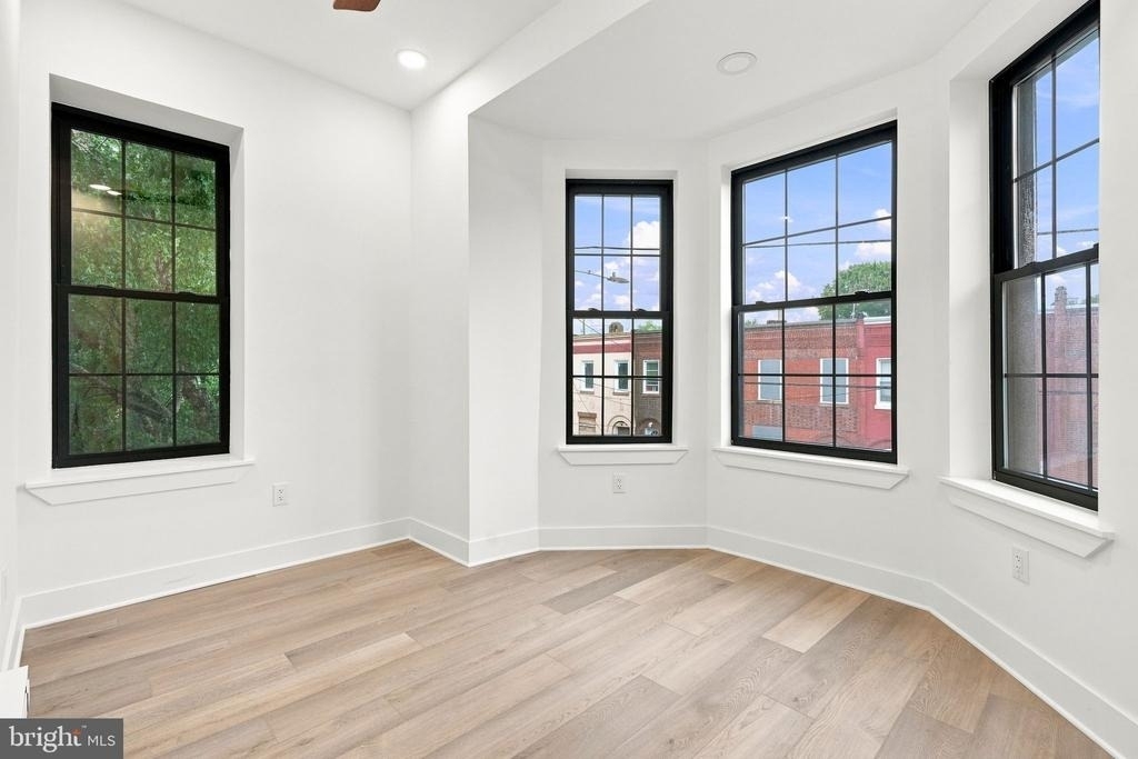 3206 W Dauphin Street - Photo 8