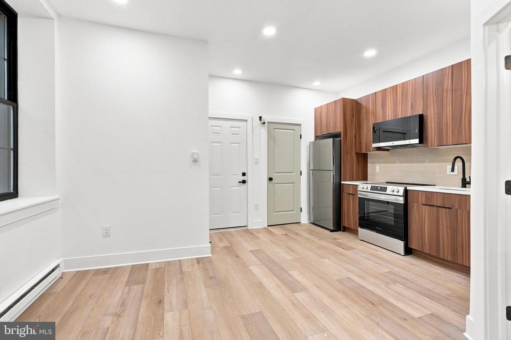 3206 W Dauphin Street - Photo 1