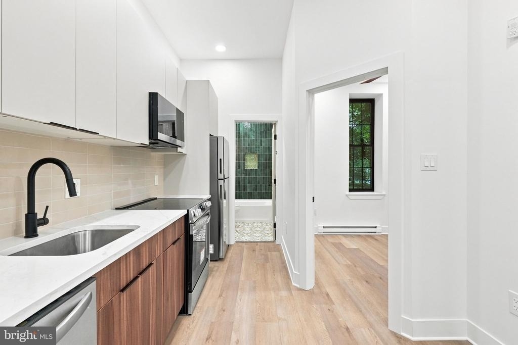 3206 W Dauphin Street - Photo 0