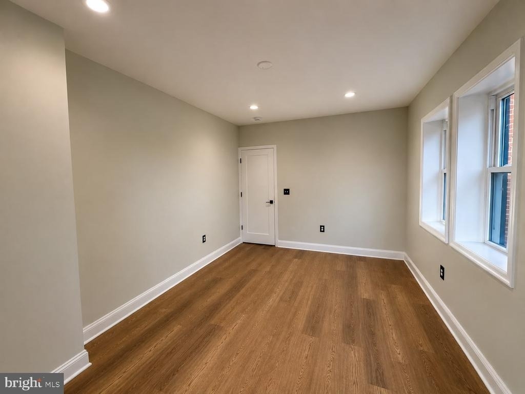 6534 N Lambert Street - Photo 6