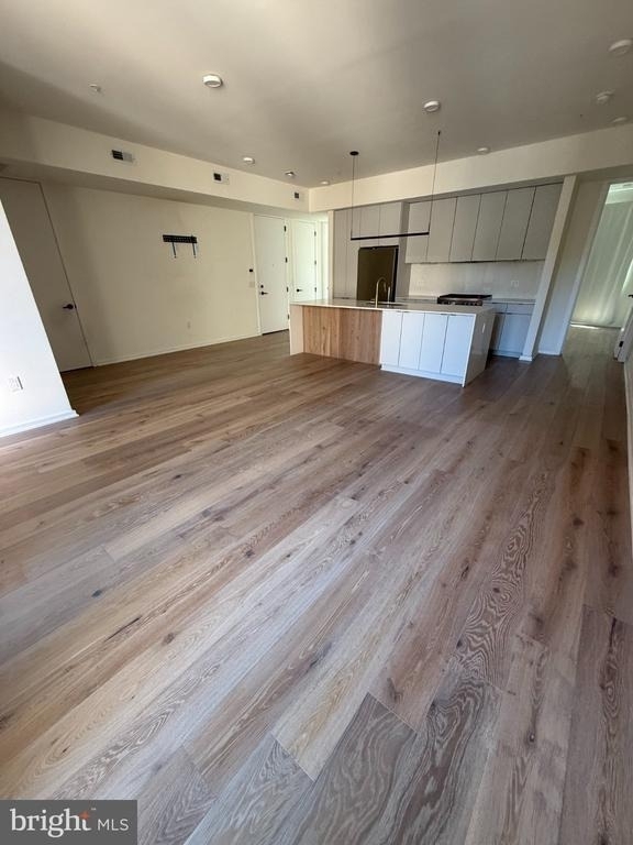 2011 Cambridge Street - Photo 2