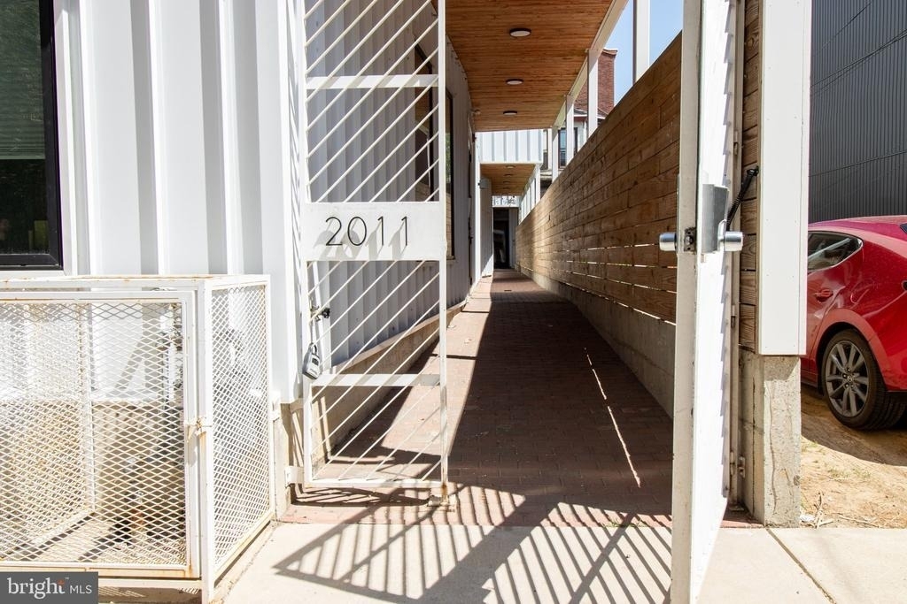 2011 Cambridge Street - Photo 19