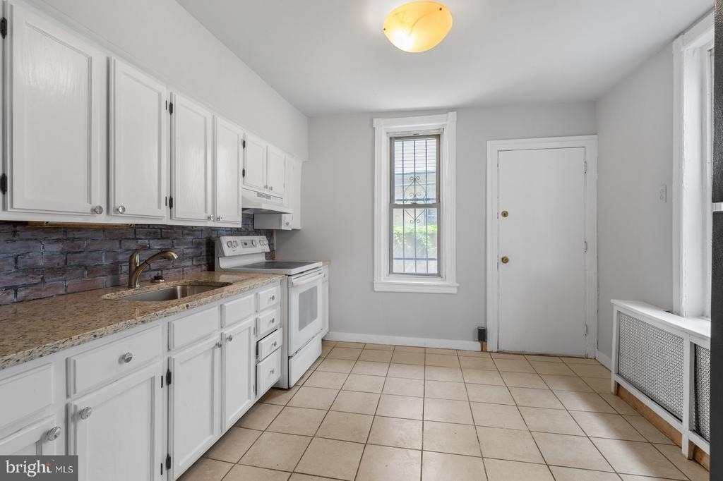 2341 Watkins Street - Photo 9