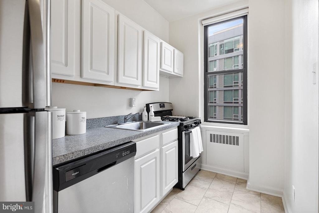 2201 Pennsylvania Ave - Photo 10