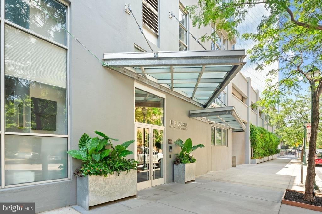 2200 Arch Street - Photo 2