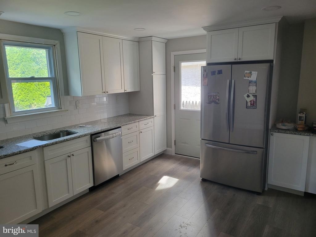 130 E 8th Avenue - Photo 1