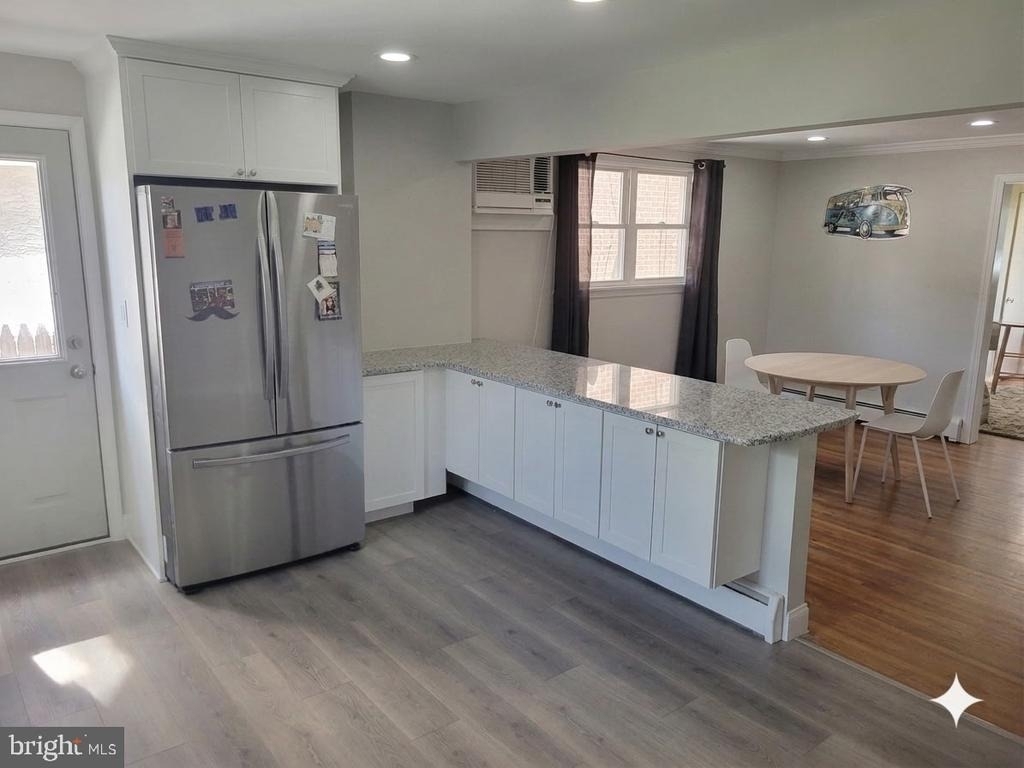 130 E 8th Avenue - Photo 4