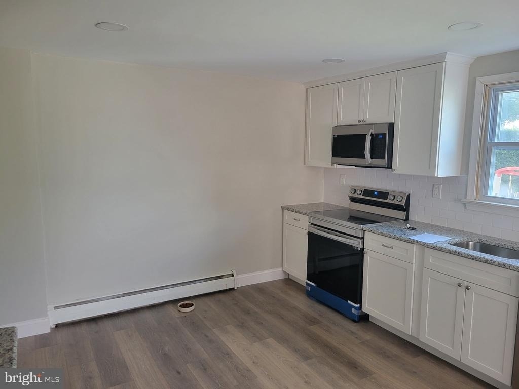 130 E 8th Avenue - Photo 2
